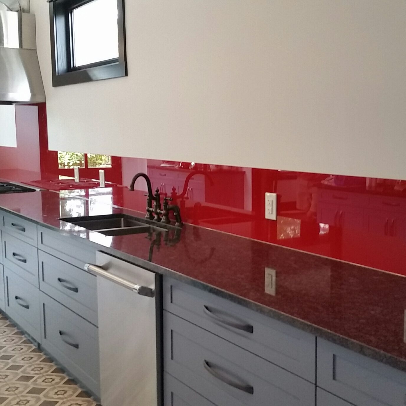 Glass backsplash Painted glass kitchen